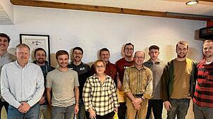 Vorstand und Geehrte (von links): Tim Schell, Andreas Steidle, Samuel Rebholz, Pierre Häusler, Raphael Dreher, Hildegard Volk, Ralf ...
