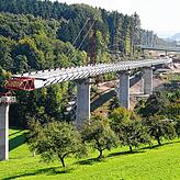 Großbaustelle über dem Andelsbachtal: Die Brücke für die Hochrheinautobahn A 98 ist eine technische Herausforderung. Das Bild entstand ...