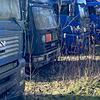 Bereits im Vorbeigehen wird deutlich: Diese Lastwagen auf dem Gelände in der Lindauer Straße fahren schon lange nicht mehr.