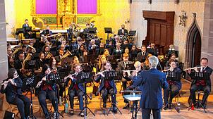 Musikverein Öflingen beeindruckt Zuhörer beim Kirchenkonzert im Jubiläumsjahr. Fotos: Marianne Bader