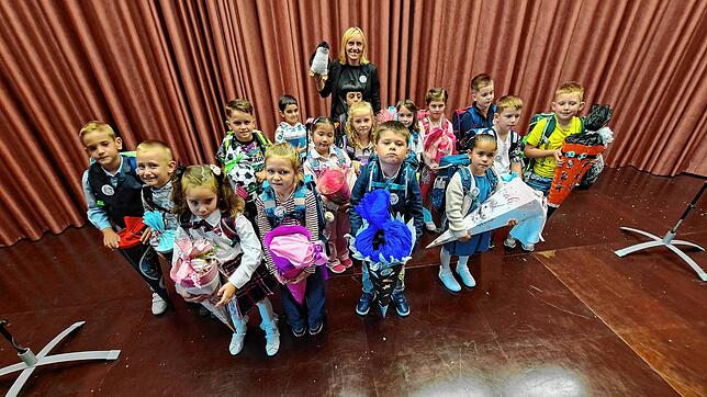 17 Kinder sind in die Klasse 1c der Anton-Leo-Schule eingeschult worden. Klassenlehrerin ist Manuela Keppler.