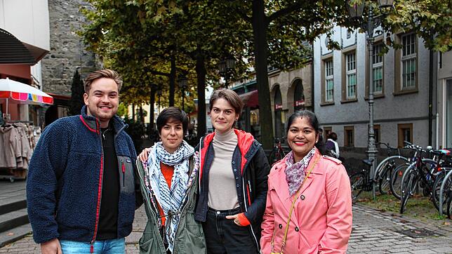 Wollen sich ihre Motivation und das Engagement der Anfangsphase bewahren: Leon Löchle (von links) Selma Anton, Mona Kramer und Pratyusha ...