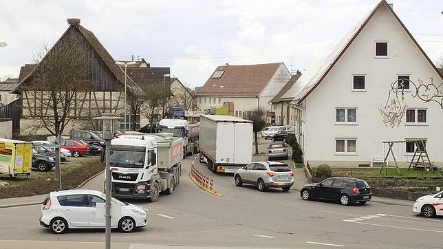 Die Ortsdurchfahrt Göggingen ist im Haushalt 2016 als große Maßnahme vorgesehen. Im Vermögenshaushalt sind rund 600 000 Euro für ...