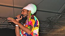 Der Mann mit dem Rasta-Turban: Cali P, Dancehall- und Reggae-Sänger aus Zürich.