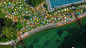 Das Strandbad Friedrichshafen aus der Vogelperspektive.