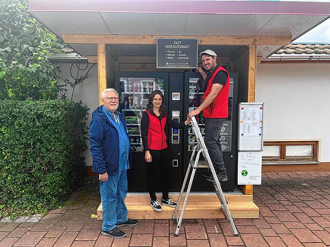 Zeitgleich zur Schließung des Dorfladens gehen zwei Lebensmittelautomaten in Wallbach gegenüber des Rathauses an den Start. Betrieben ...