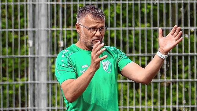 Blumbergs Trainer Frank Berrer war verärgert über eine Szene beim Spiel seiner Mannschaft in Grafenhausen.