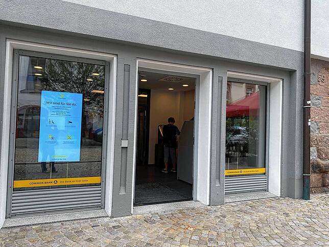 Seit kurzem hat die Commerzbank ihre Filiale am neuen Platz in der Niederen Straße.