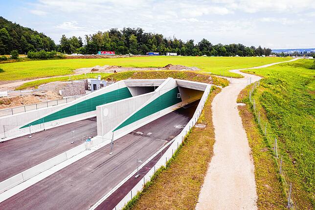 So sieht der Tunnel an der Reichenau Waldsiedlung ohne Rauchschwaden aus, aufgenommen am 22. Juni 2022. Am 14. Juli soll der Tunnel für ...