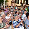 Das Publikum war von der musikalischen Vielfalt des Open-Air-Konzerts begeistert. Rund 250 Konzertbesucher genossen das Musikprogramm ...
