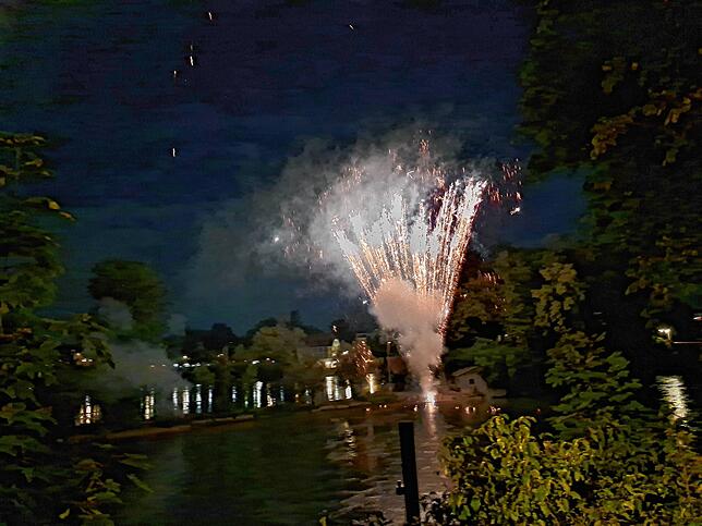 Bild 2: Lampions, Fahnen und Feuerwerk &ndash; So bunt war der Bundesfeiertag in Rheinfelden