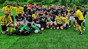 Party ohne Gäste: Weil der FC Steinen-Höllstein II am letzten Spieltag nicht angetreten ist, organisierte Meister SV Todtmoos ein Spiel ...