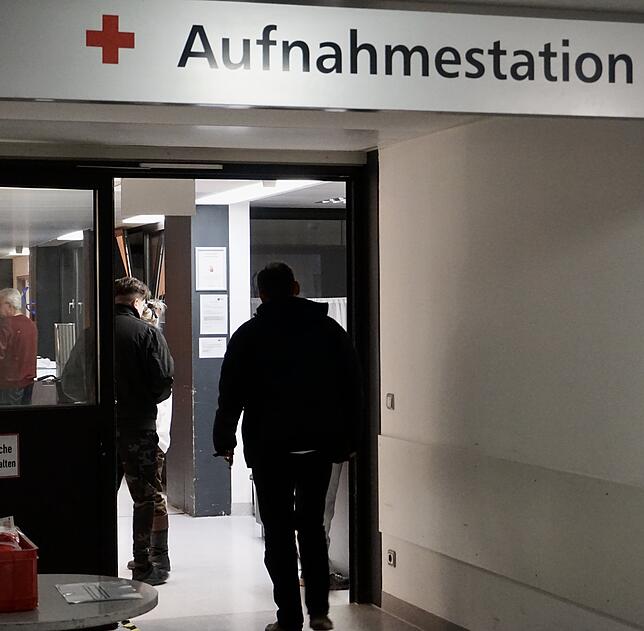 Auch in der internistischen Notaufnahme ist Samstagnacht viel zu tun.