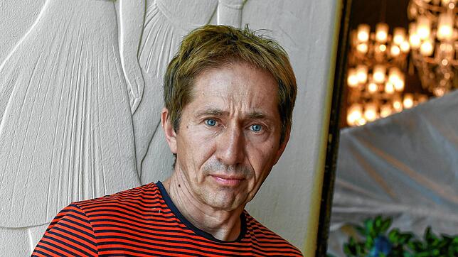 Schorsch Kamerun, 57, ist Sänger und Gründer der Kult-Punkband &bdquo;Die Goldenen Zitronen&ldquo;. Am 1. Oktober tritt er unter dem ...