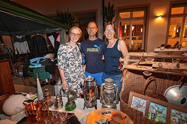 Bild 18: Bis tief in die Nacht stöbern die Trödel-Fans beim Konstanzer 24-Stunden-Flohmarkt