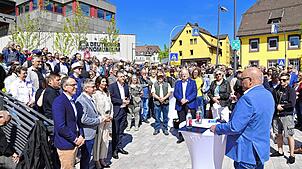Bild : Tausende feiern St. Georgens neue Stadtmitte