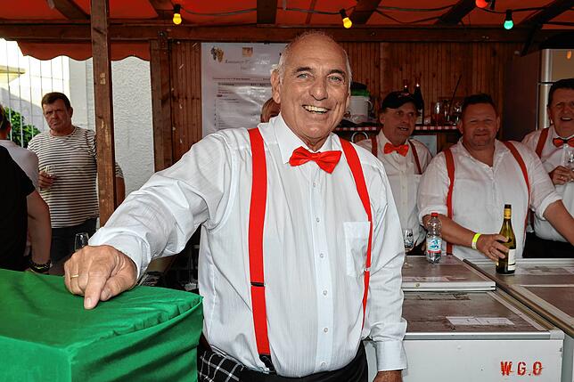 Bild 14: Volle Gläser und beste Stimmung: So ging’s beim Konstanzer Weinfest 2025 weiter