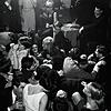 In den 60ern ging es noch hoch her: eine Party in der Pariser Castel&lsquo;s Disco um 1960.