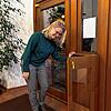 Hauptamtsleiterin Carina Walenciak überzeugt sich am Montagabend um 18 Uhr davon, ob weitere Bewerbungen für die Bürgermeisterwahl ...