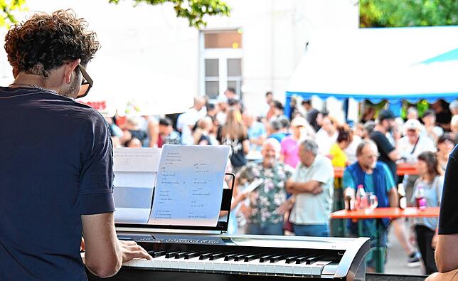 Bild 4: Sommer, Musik, gute Laune: So feierte Gurtweil das Gurtwiil Open Air 2025 - Das sind die besten Bilder