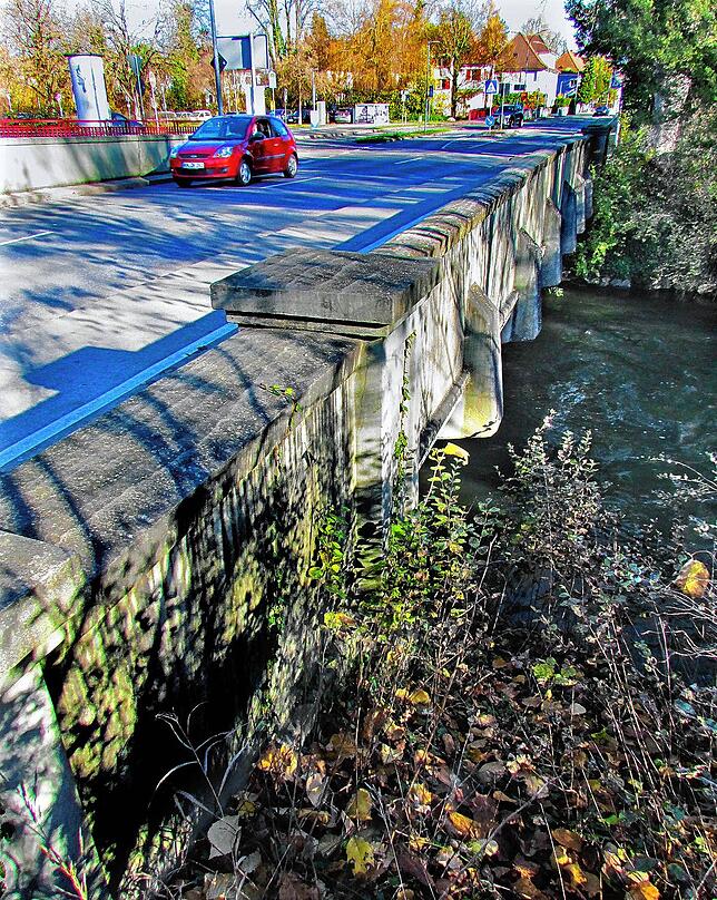 Über die teuerste Brücke der Welt führt eine vielbefahrene Zufahrtsstraße nach Singen.