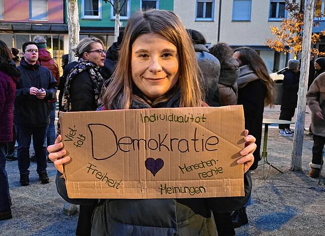 Annika Laaser aus Weingarten nahm an der Kundgebung teil, „weil ich sauer bin auf das, was diese Woche im Bundestag gelaufen ist“.