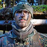 Obergefreiter Nils E. (21) kommt aus Ingolstadt und hat ebenfalls Abitur gemacht. Er hat sich für vier Jahre bei der Bundeswehr ...