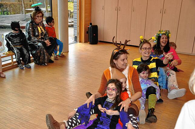 Bild 3: Narren befreien Kindergartenkinder in Hepbach und Leimbach – Die schönsten Bilder!