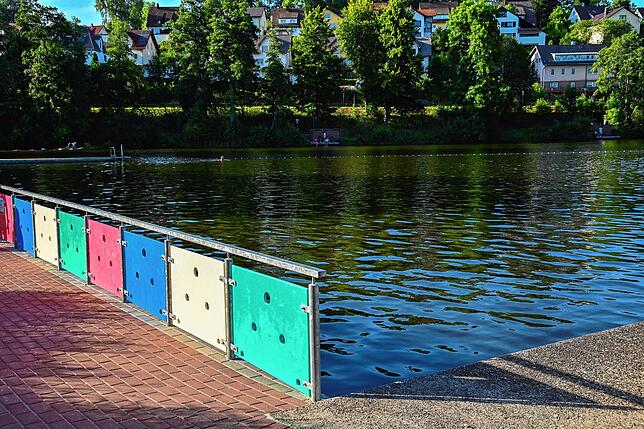 In diesem Bereich, nahe des Kinderplanschbereichs,hat sich das Unglück ereignet. Dort ist der Schwimmer untergegangen.