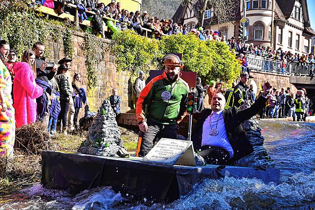 Bild 25: Die besten Bilder der Schramberger Bachnafahrt am Rosenmontag