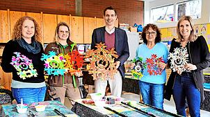 Schulleiterin Silvia Schöne, Zoë Schwer, Bürgermeister Christian Wörpel, Kindergartenleiterin Gabi Hirt und Anne Schätzle vom ...