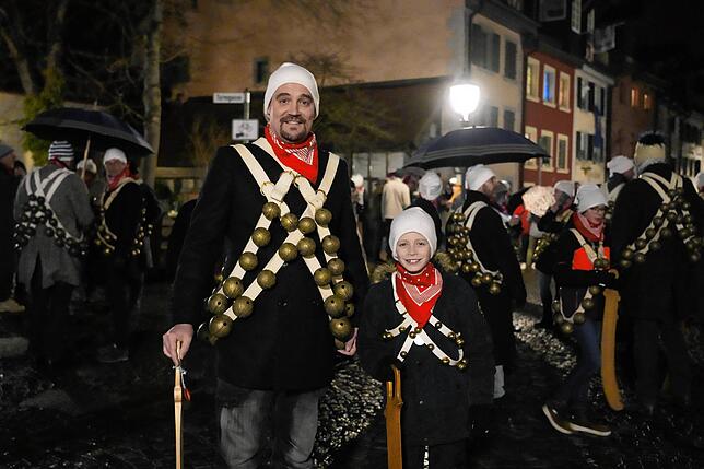 Vater Thomas Obergfell mit Sohn Lukas an der Zentscheuer.