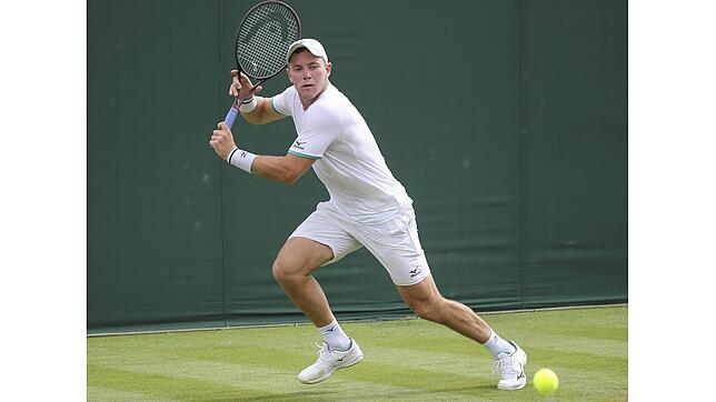 Dominik Koepfer steht beim Wimbledon-Turnier in der zweiten Runde. Der Furtwanger lieferte am Dienstag-Nachmittag auf dem Londoner Rasen ...