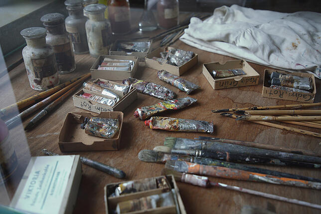 Malutensilien von Otto Dix in seinem Atelier.