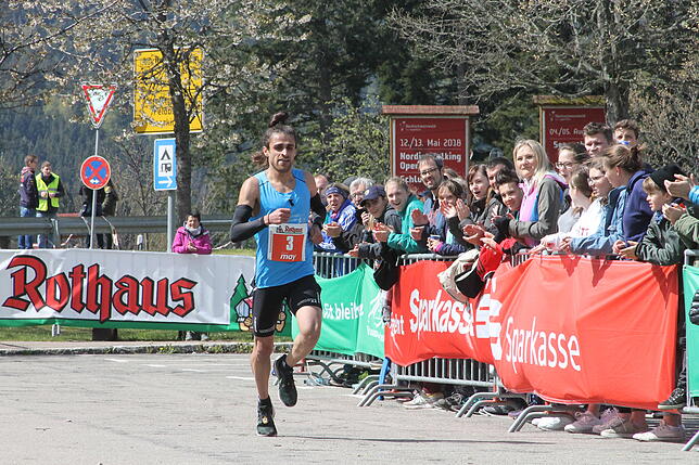 Premiere: Nach seinem zweiten Platz im vergangenen Jahr gewann der Laufenburger Omar Tareq (Laufsport Heinz Rheinfelden) den 35. ...