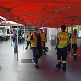 Mitarbeiter des THW haben am Flughafen Friedrichshafen bereits vergangenen Woche eine Corona-Teststation im Terminal aufgebaut. Seitdem ...