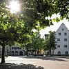 Zentraler Ort in Radolfzell: Der Marktplatz mit Österreichischem Schlösschen, in dem die Stadtbibliothek untergebracht ist.