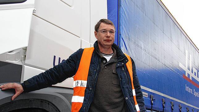 Der Lastwagenfahrer Wolfgang Lipperson kommt aus Aachen. Am Grenzübergang bei Bietingen (Landkreis Konstanz) muss er erst einmal warten.