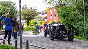 Bild : Oldtimerparade in Friedrichshafen lockt zahlreiche Zuschauer – exklusive Bilder!