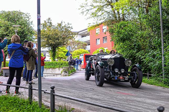 Bild 2: Oldtimerparade in Friedrichshafen lockt zahlreiche Zuschauer – exklusive Bilder!