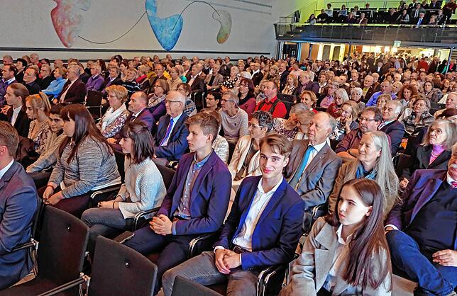Ein Foto vom Januar 2019: Keiner der rund 600 Sitzplätze blieb leer beim Bürgerempfang im Kursaal, rund 100 mussten im Foyer an ...