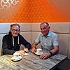 Der Fraktionssprecher und Vorsitzende der Freien Wähler Deggenhausertal, Wolfgang Rößler (rechts), im Sommer-Interview mit ...