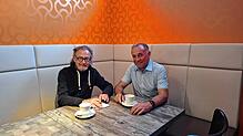 Der Fraktionssprecher und Vorsitzende der Freien Wähler Deggenhausertal, Wolfgang Rößler (rechts), im Sommer-Interview mit ...
