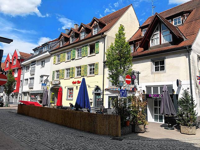 Bild 2: Lärm, Schmutz, Drohungen? Werden die &bdquo;Mini-Discos&ldquo; in der Villinger Färberstraße von einem türkischen Familienclan betrieben? Nun erreichte das Thema den Gemeinderat