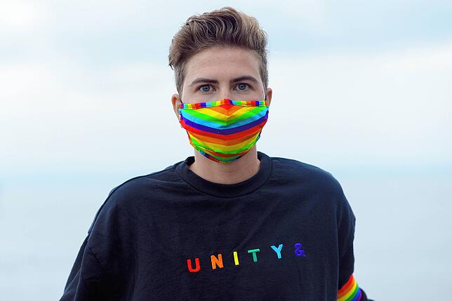 Bild 12: Menschen setzen Zeichen für Vielfalt: Eindrücke von der Queer-Pride-Kundgebung in Friedrichshafen