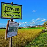 Das Aktionsbündnis informiert entlang dem Trassenverlauf der geplanten Ortsumfahrung über das Vorhaben.