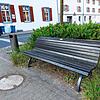 An der Oberen Laube werden Sitzbänke abgebaut, um Platz für Fahrradständer zu schaffen. Dieses Exemplar ist aber noch da.