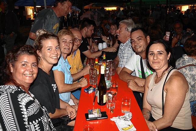 Bild 3: Party im Konstanzer Vorort: Auf dem Dingelsdorfer Herbstfest treffen sich Jung und Alt