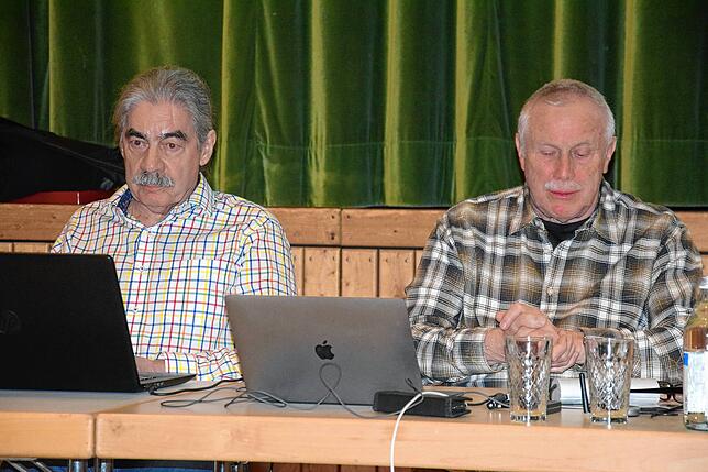 Die beiden Referenten auf der Informationsveranstaltung der Bürgerinitiative Ödland: Werner Wojtascheck (links) und Dieter Böhme.