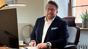 Rechtsanwalt Andreas Hennemann in seiner Konstanzer Kanzlei.